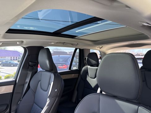 Used 2025 Volvo XC90 B6 Plus image 28