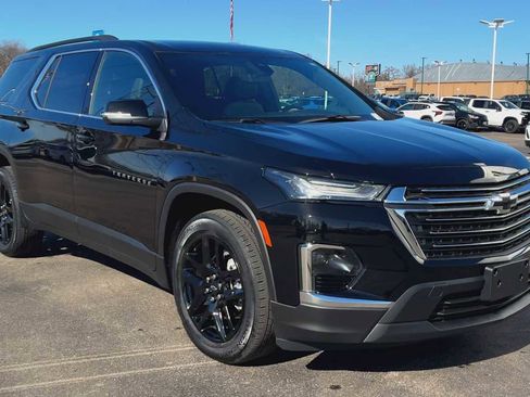 Certified 2023 Chevrolet Traverse LT w/ Rear Camera Mirror Package image 8