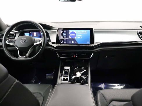 Certified 2025 Volkswagen Atlas Cross Sport SE image 13