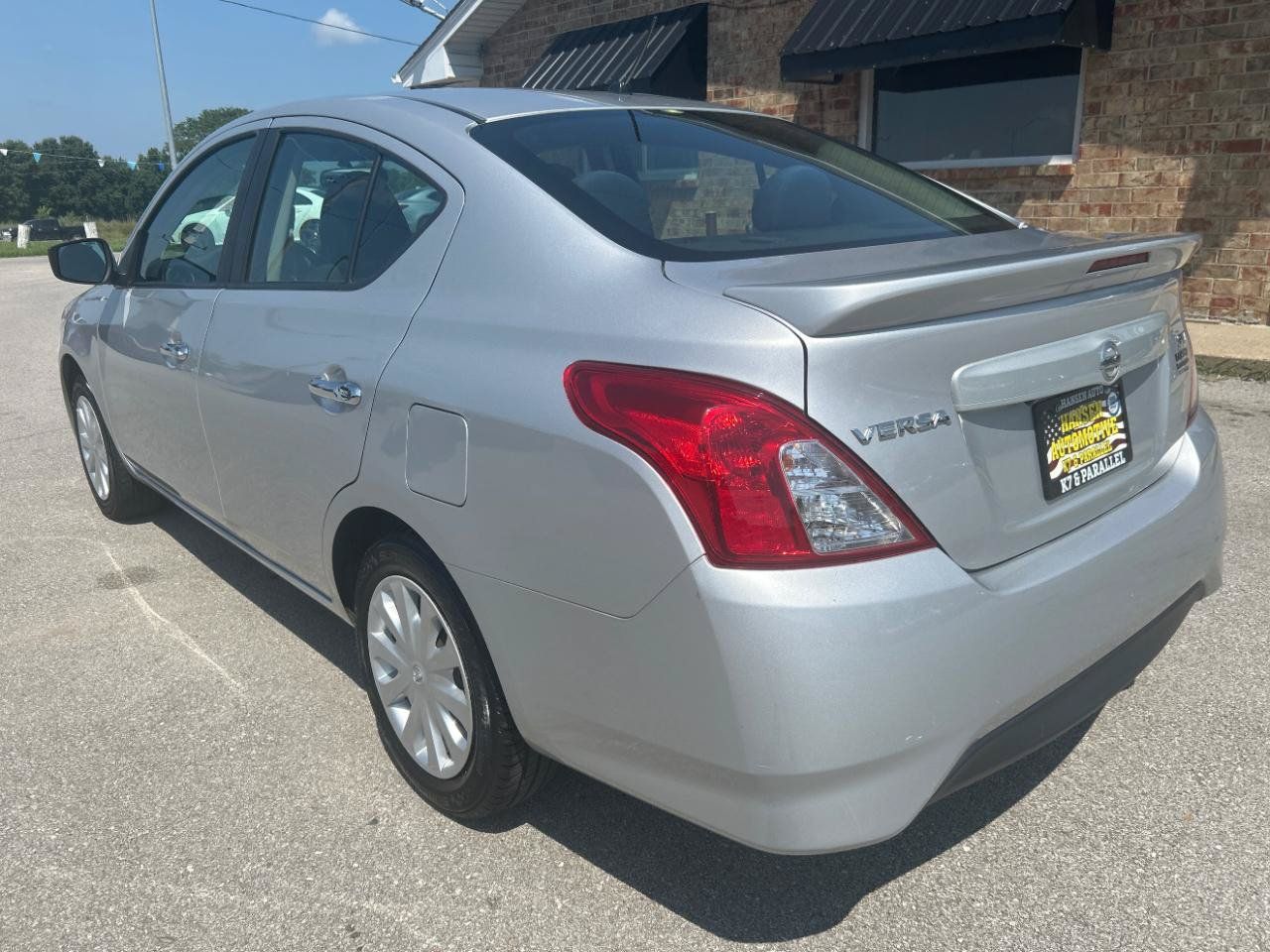 Used 2019 Nissan Versa SV FWD image 9