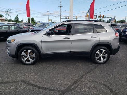 Used 2022 Jeep Cherokee Limited image 4