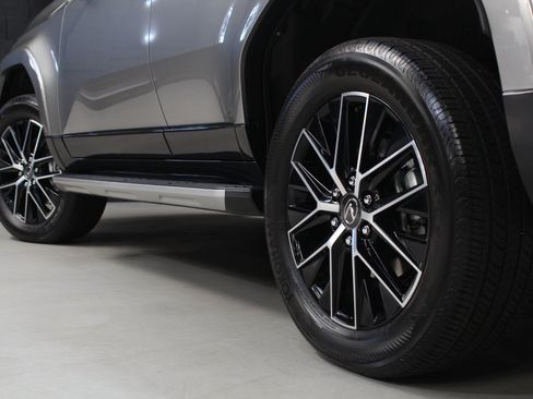 Used 2025 Lexus GX 550 w/ Cold Area Package AWD/4WD image 19