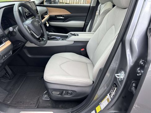 New 2026 Toyota Grand Highlander AWD image 17
