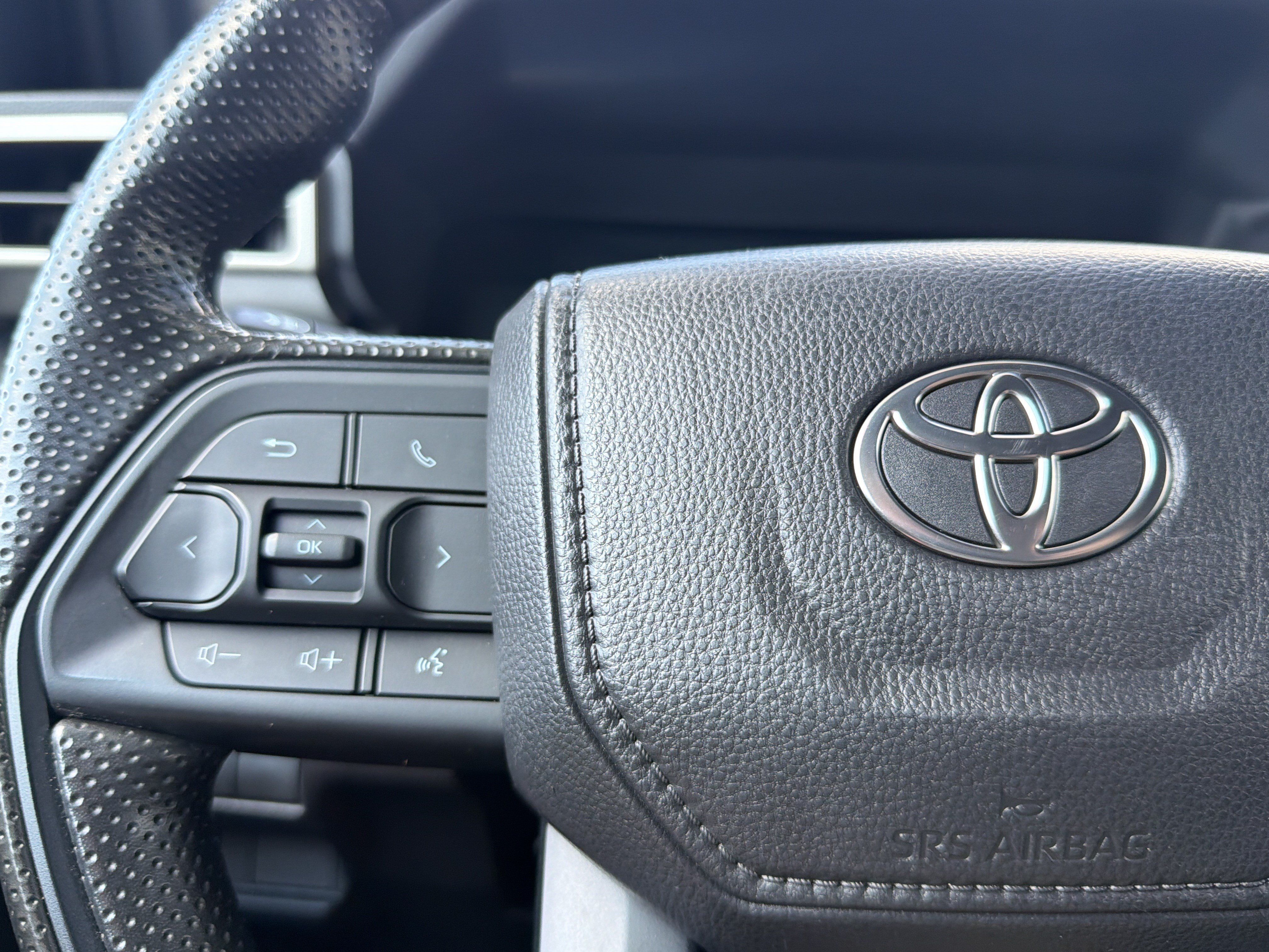 Certified 2025 Toyota Tacoma SR5 AWD/4WD image 10