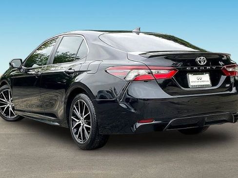 Used 2022 Toyota Camry SE FWD image 4