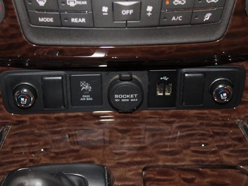 Used 2020 Nissan Armada Platinum w/ Captain's Chairs Package image 31