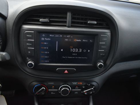 Used 2023 Kia Soul LX FWD image 23