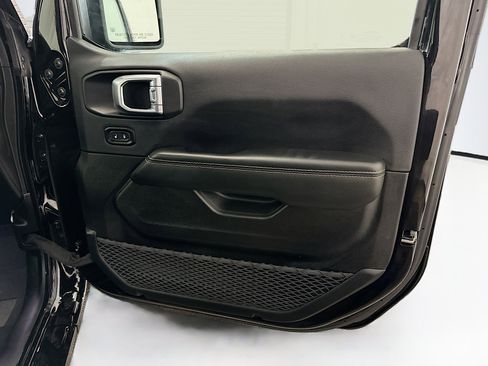 Used 2025 Jeep Wrangler Sahara w/ Safety Group image 32