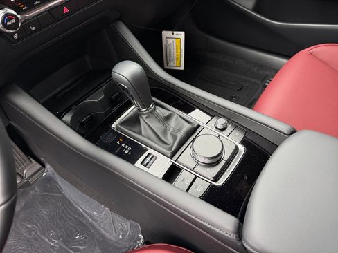 New 2026 MAZDA MAZDA3 Hatchback w/Premium Plus Pkg image 13