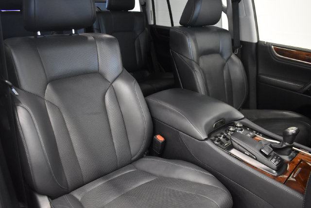 Used 2021 Lexus LX 570 4WD w/ Luxury Package image 6