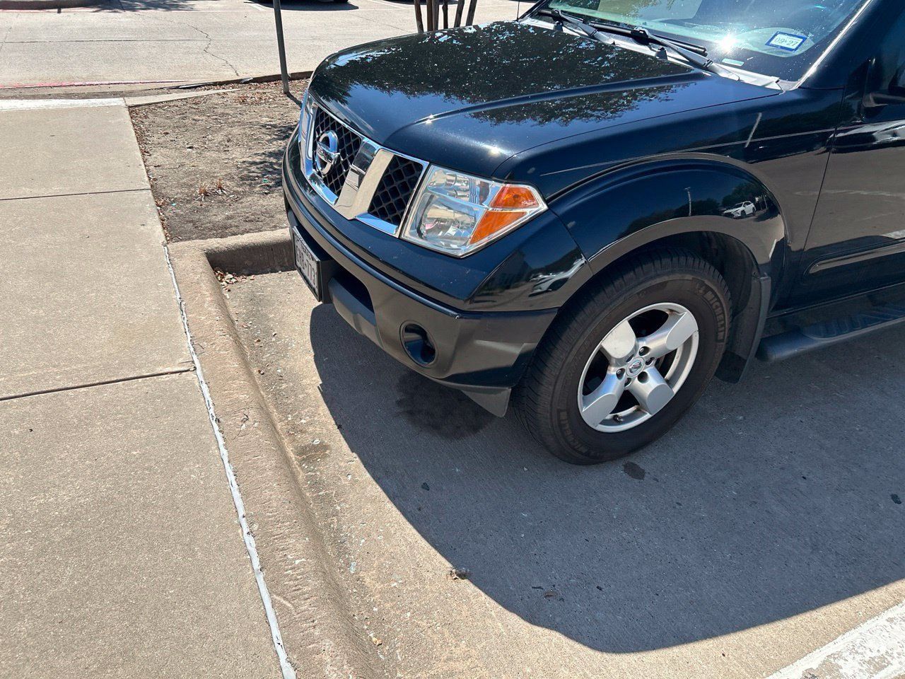 Used 2008 Nissan Frontier LE w/ Leather Pkg RWD image 2