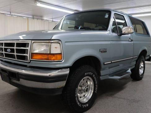 Used 1996 Ford Bronco XLT AWD/4WD image 3