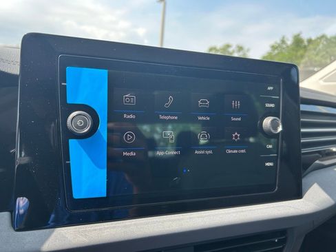 Used 2025 Volkswagen Jetta SE w/ Sunroof Package image 10