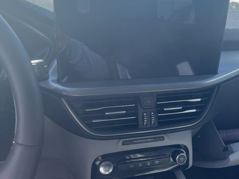 Used 2024 Ford Escape SE image 4