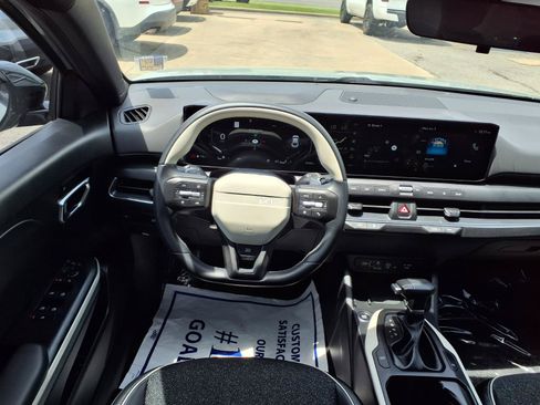 Used 2025 Kia K4 GT-Line w/ GT-Line Sunroof Package FWD image 3