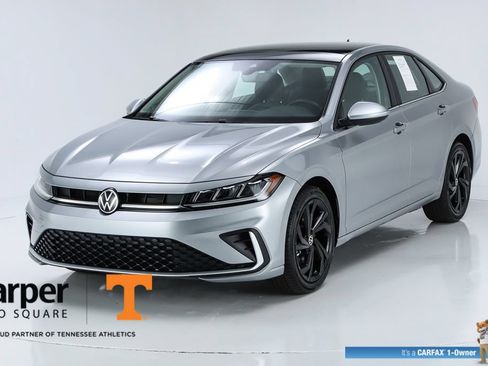Used 2025 Volkswagen Jetta SE FWD image 38