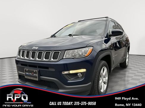 Used 2021 Jeep Compass Latitude image 1