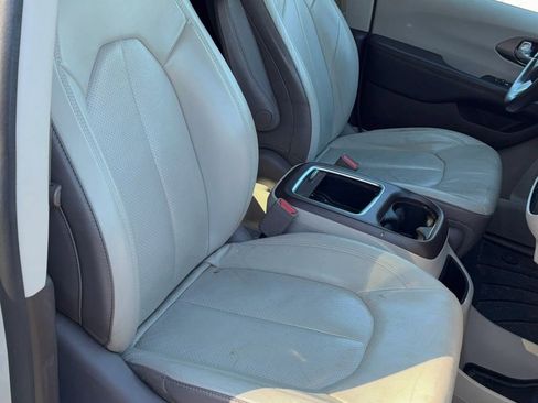 Used 2017 Chrysler Pacifica Touring-L Plus w/ Advanced Safetytec Group image 13