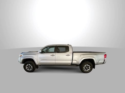 Used 2017 Toyota Tacoma TRD Off-Road image 5