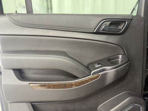 Used 2020 Chevrolet Suburban LT w/ Luxury Package image 24