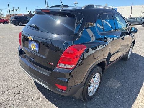 Used 2022 Chevrolet Trax LT w/ LT Convenience Package AWD/4WD image 9