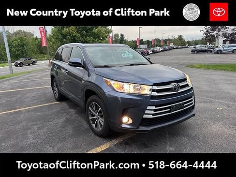 Used 2019 Toyota Highlander XLE AWD/4WD image 1