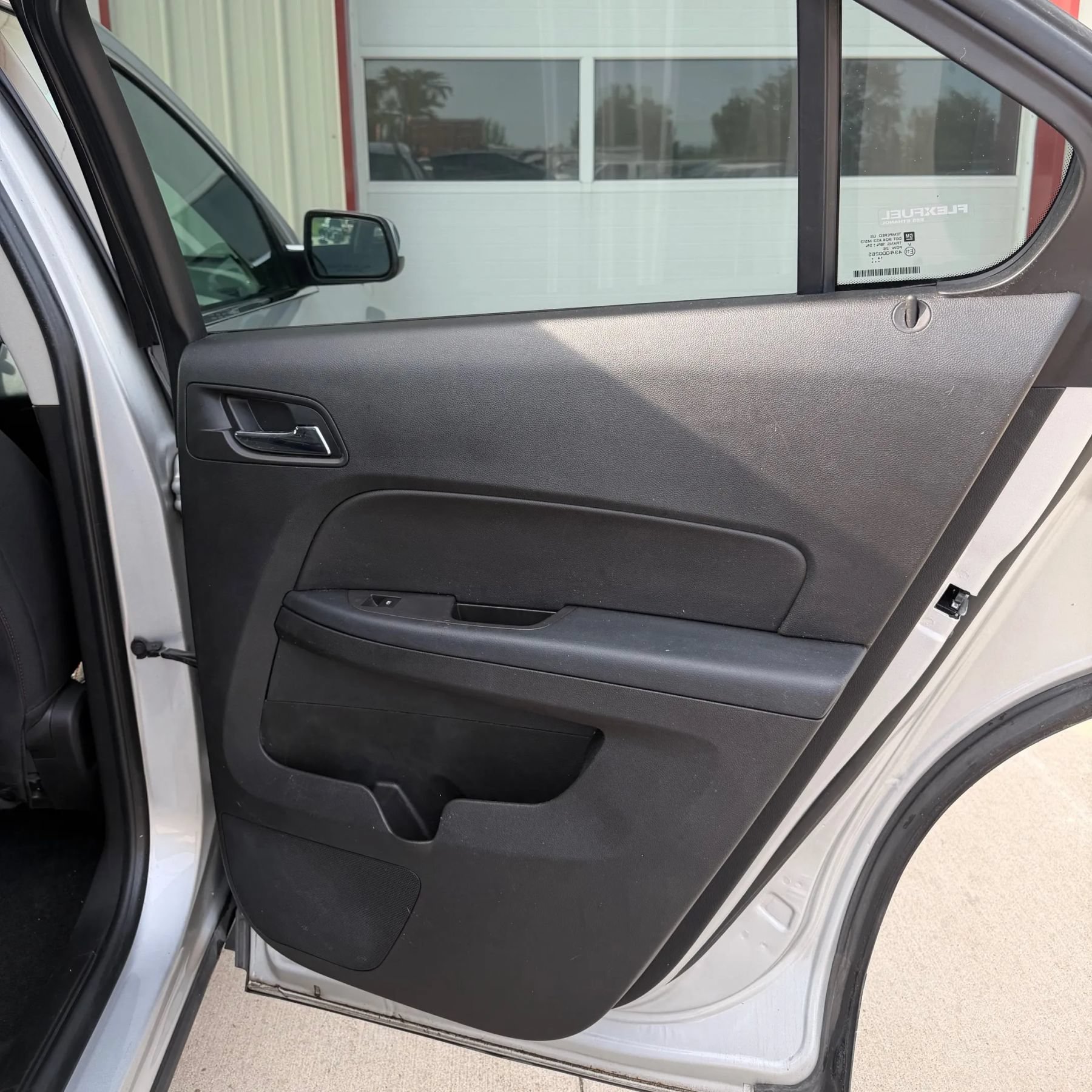 Used 2015 Chevrolet Equinox LT w/ Driver Convenience Package FWD image 16