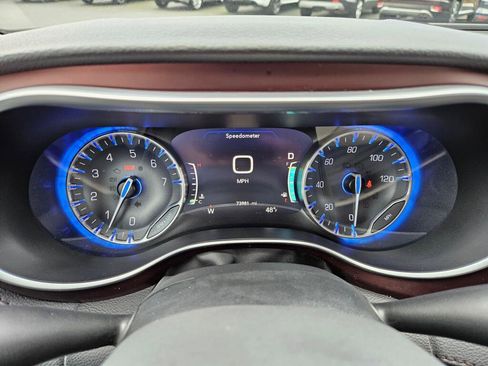 Used 2017 Chrysler Pacifica Limited image 27