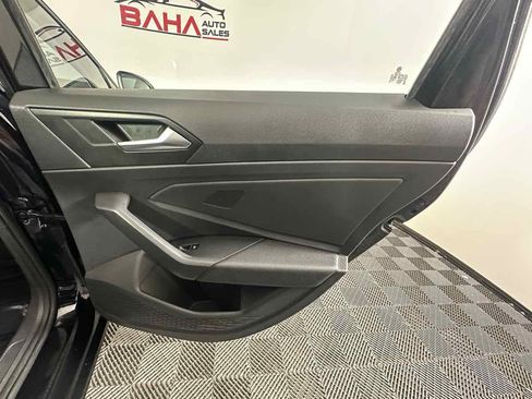 Used 2022 Volkswagen Jetta SE w/ Panoramic Sunroof Package image 18