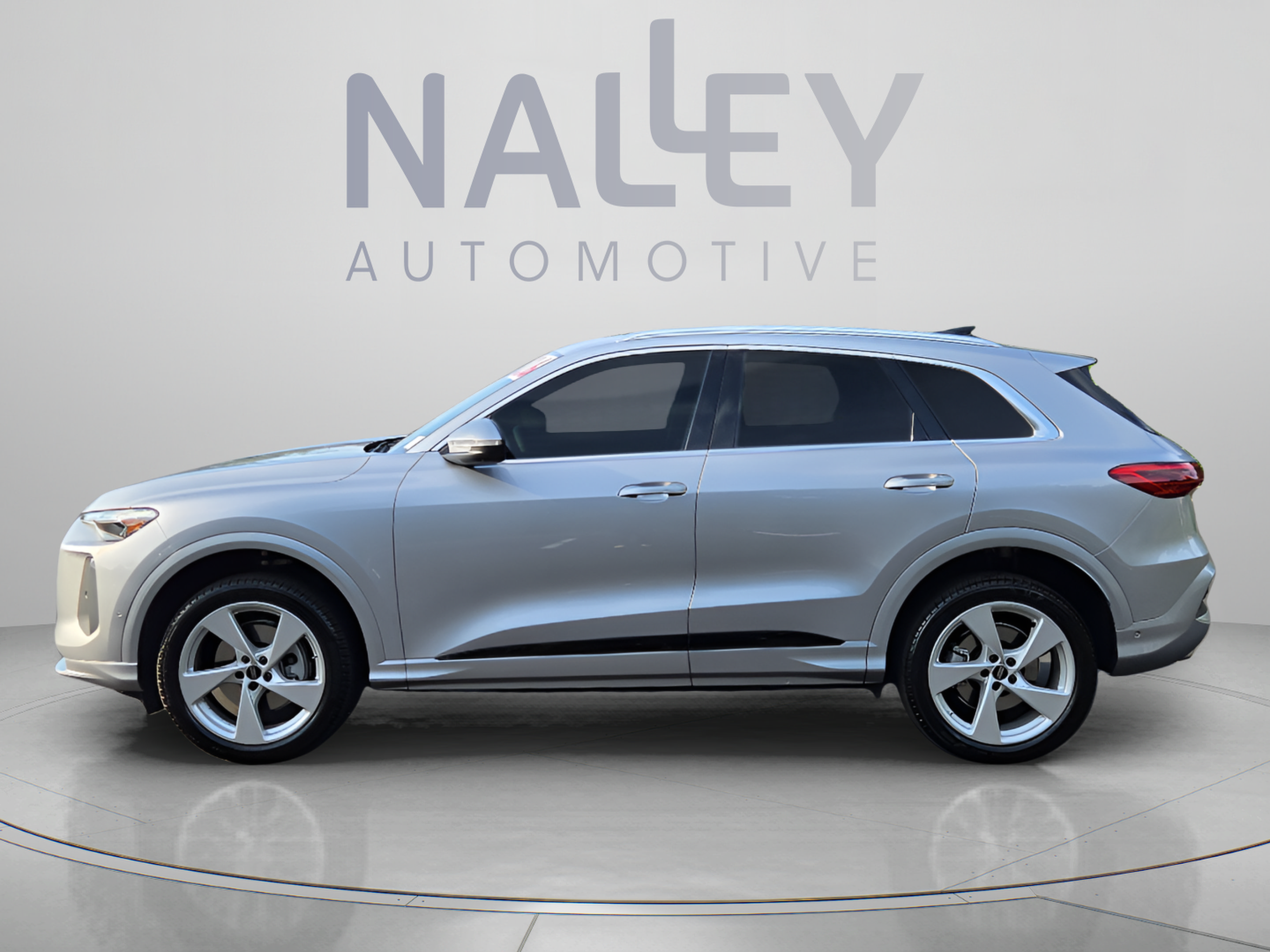 Used 2026 Audi Q5 Premium Plus AWD/4WD image 2