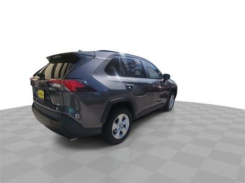Used 2020 Toyota RAV4 XLE w/ Convenience Package image 8