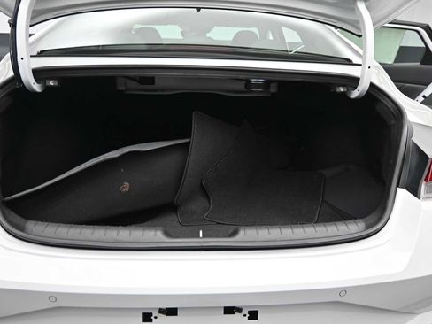 Used 2023 Hyundai Elantra Limited image 14