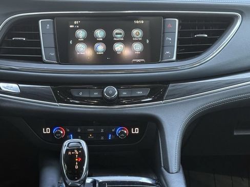 Used 2018 Buick Enclave Premium w/ Experience Buick Package FWD image 17