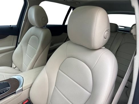 Used 2021 Mercedes-Benz GLC 300 4MATIC image 27