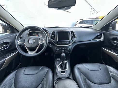 Used 2018 Jeep Cherokee Limited w/ Technology Group image 10