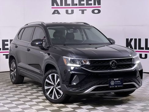 Used 2024 Volkswagen Taos SE image 1