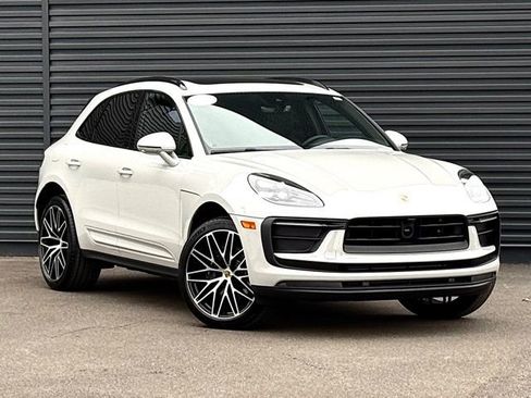 Certified 2025 Porsche Macan image 9