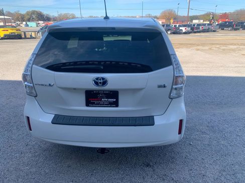 Used 2014 Toyota Prius V Five image 8