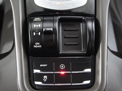 Used 2016 Porsche Cayenne AWD/4WD image 24