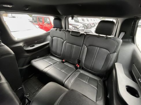 Used 2024 Jeep Wagoneer 4WD image 23