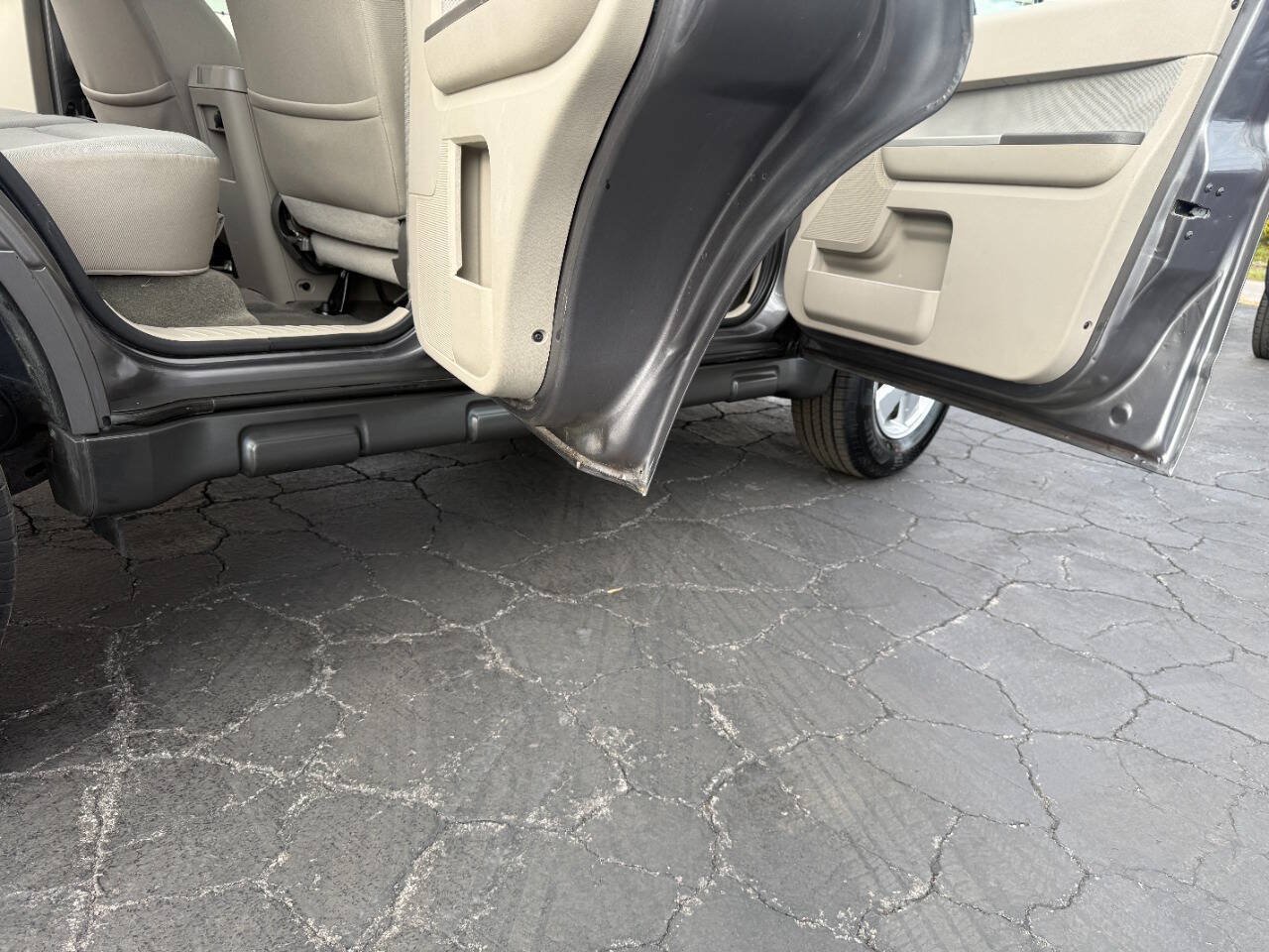 Used 2010 Ford Escape XLT AWD/4WD image 9