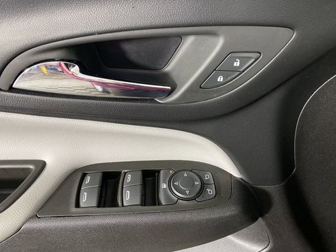 Used 2024 Chevrolet Equinox LS w/ LS Convenience Package image 25