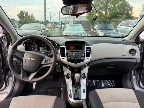 Used 2015 Chevrolet Cruze LS FWD image 18