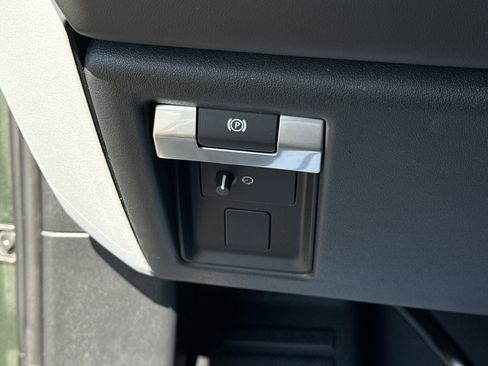 New 2026 Land Rover Defender 110 X-Dynamic SE image 34