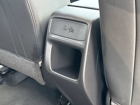 Used 2025 Chevrolet Trax LT w/ LT Convenience Package FWD image 19