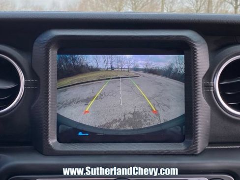 Used 2022 Jeep Wrangler Unlimited Sahara AWD/4WD image 31