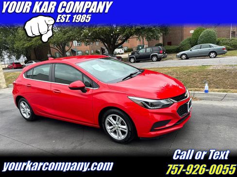 Used 2017 Chevrolet Cruze LT w/ Convenience Package image 1