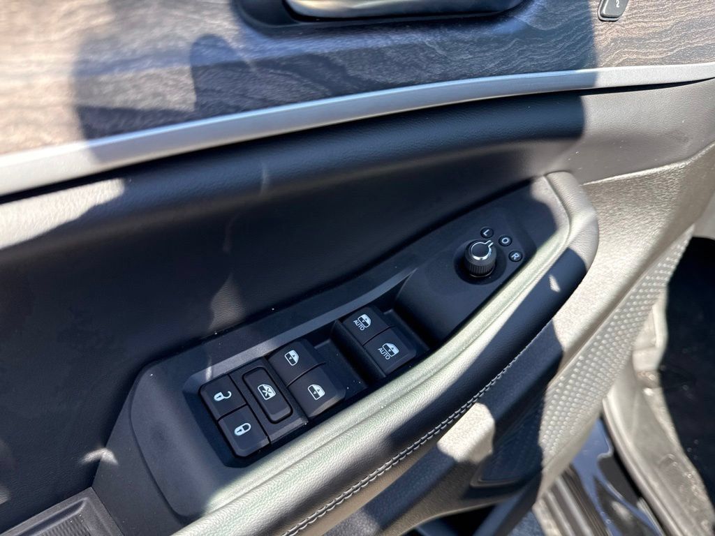 New 2027 Jeep Grand Cherokee Limited AWD/4WD image 18