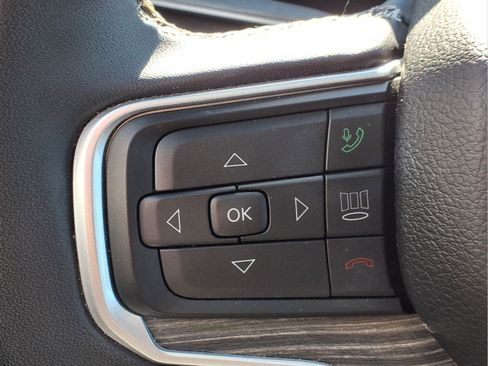 Used 2023 Jeep Wagoneer L Series III w/ Premium Group I image 16