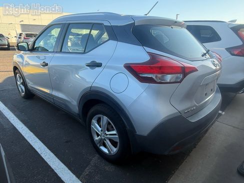Used 2019 Nissan Kicks S image 3